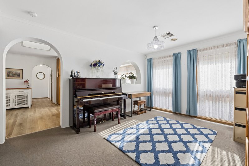 Photo - 7 Nantilla Crescent, Werribee VIC 3030 - Image 7