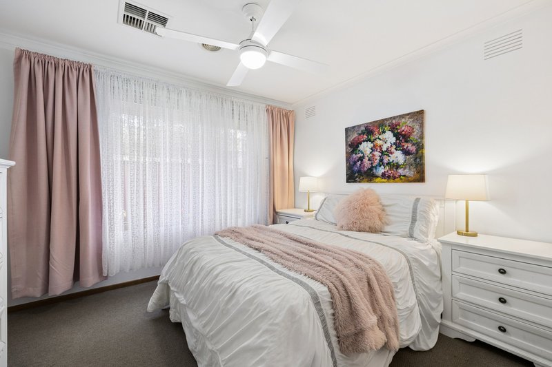 Photo - 7 Nantilla Crescent, Werribee VIC 3030 - Image 16