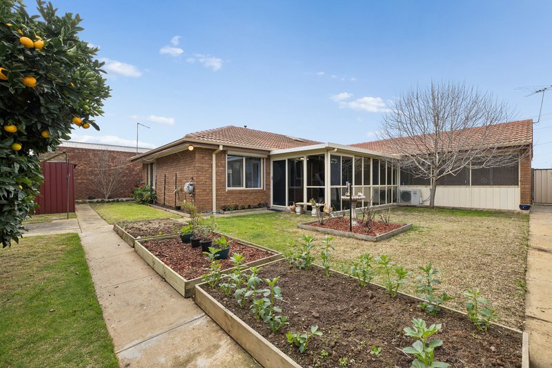 Photo - 7 Nantilla Crescent, Werribee VIC 3030 - Image 24
