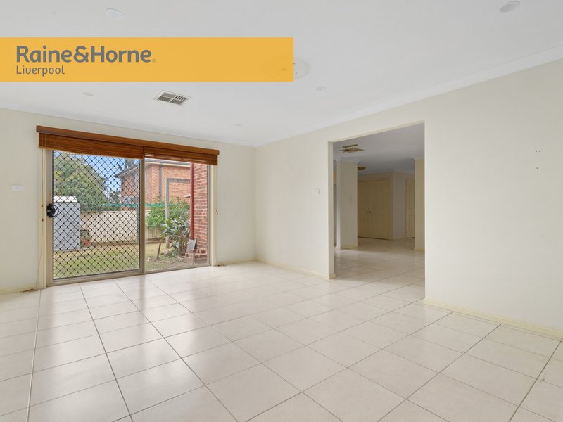 Photo - 7 Natalie Close, Casula NSW 2170 - Image 4