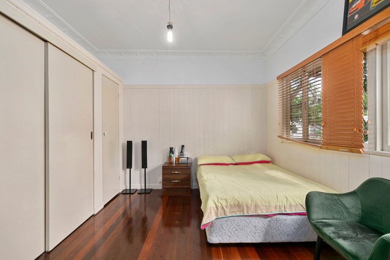 Photo - 7 Navy Street, Holland Park West QLD 4121 - Image 8