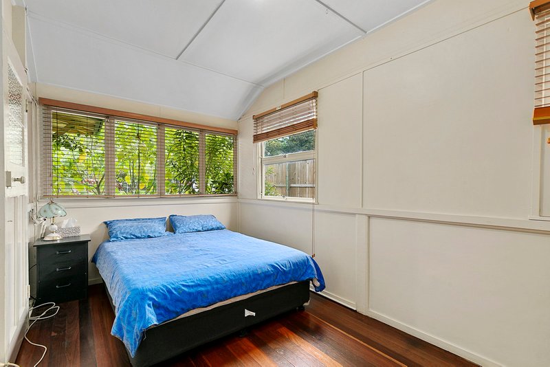 Photo - 7 Navy Street, Holland Park West QLD 4121 - Image 9