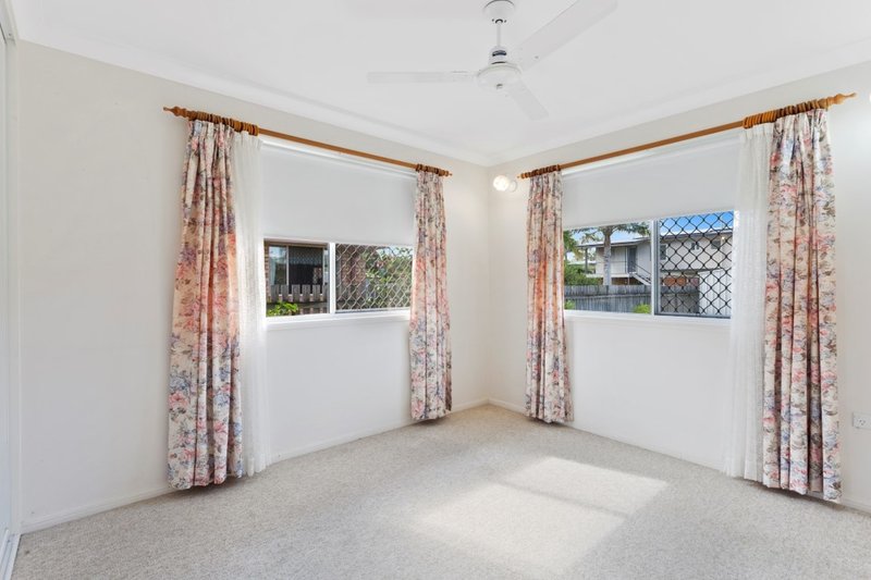 Photo - 7 Nerang Close, Kawana QLD 4701 - Image 7