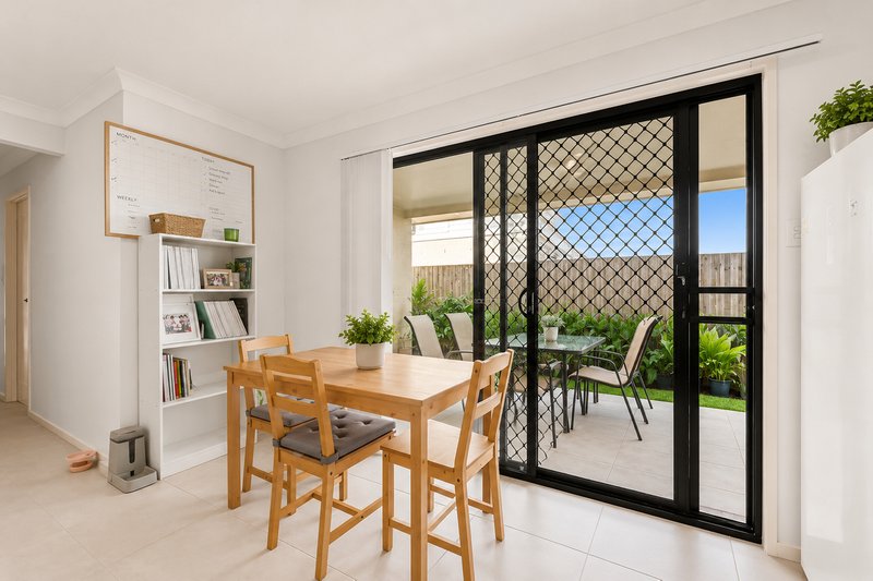 Photo - 7 Nerang Road, South Ripley QLD 4306 - Image 7