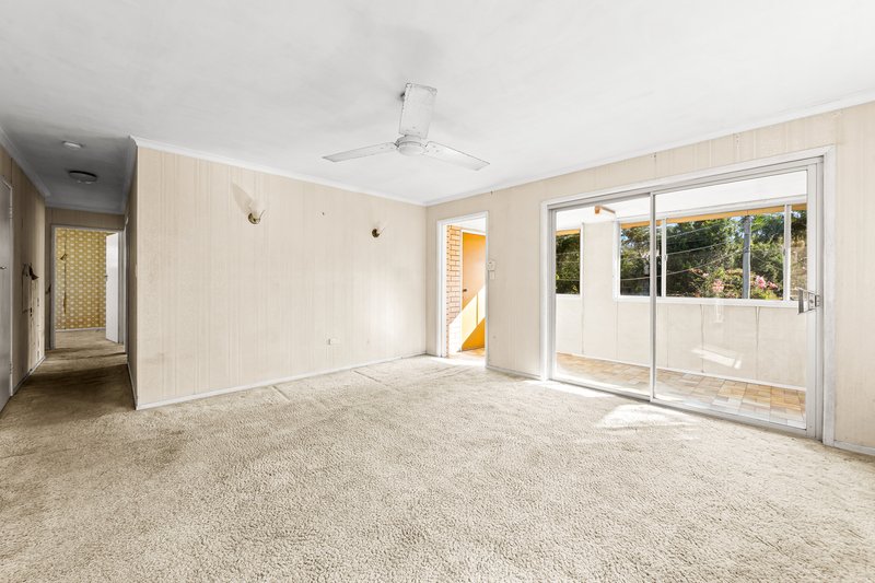 Photo - 7 Nevern Street, Macgregor QLD 4109 - Image 2