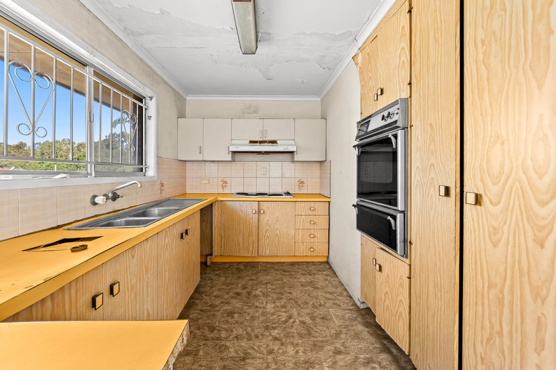 Photo - 7 Nevern Street, Macgregor QLD 4109 - Image 7