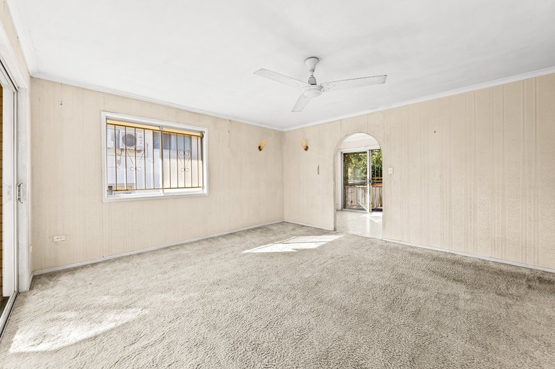 Photo - 7 Nevern Street, Macgregor QLD 4109 - Image 8