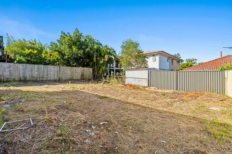 Photo - 7 Nevern Street, Macgregor QLD 4109 - Image 11