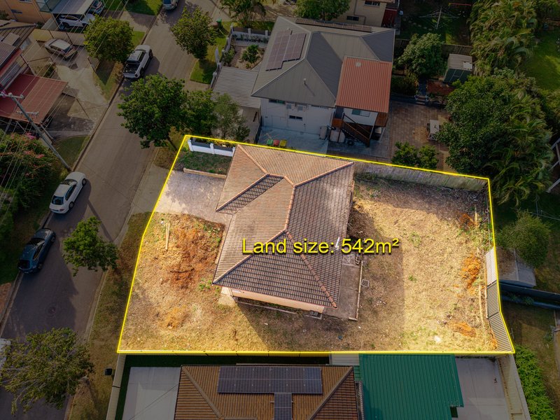 Photo - 7 Nevern Street, Macgregor QLD 4109 - Image 12