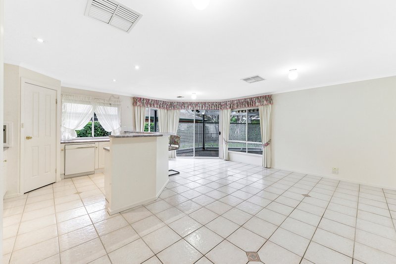 Photo - 7 Nicholas Walk, Aberfoyle Park SA 5159 - Image 2