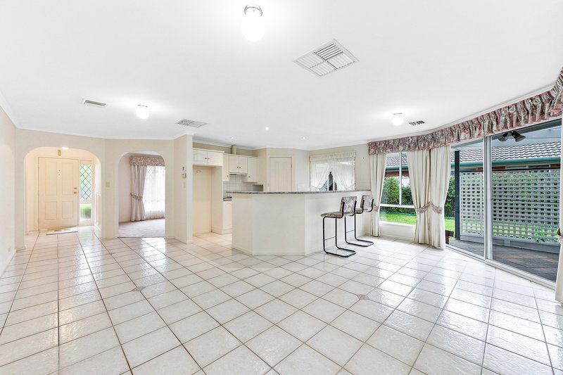 Photo - 7 Nicholas Walk, Aberfoyle Park SA 5159 - Image 3