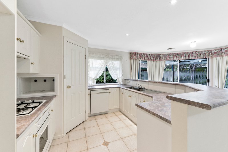 Photo - 7 Nicholas Walk, Aberfoyle Park SA 5159 - Image 4