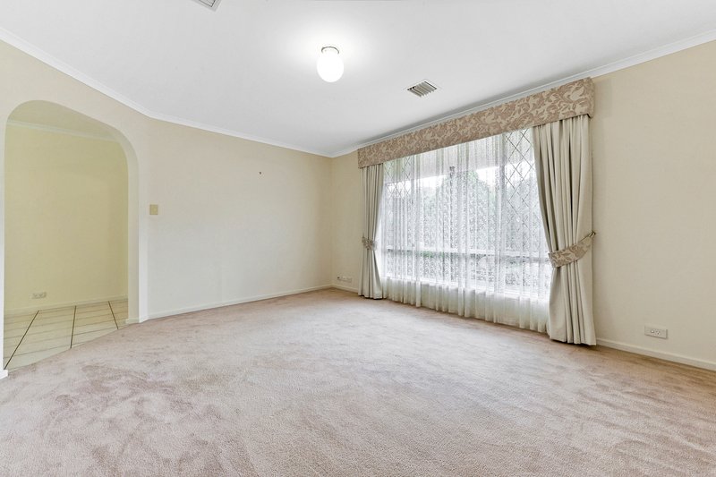 Photo - 7 Nicholas Walk, Aberfoyle Park SA 5159 - Image 5