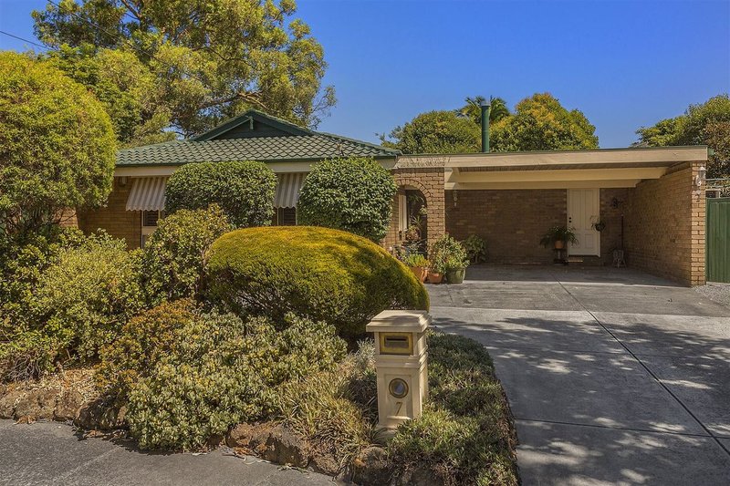 Photo - 7 Nith Court, Glen Waverley VIC 3150 - Image 2