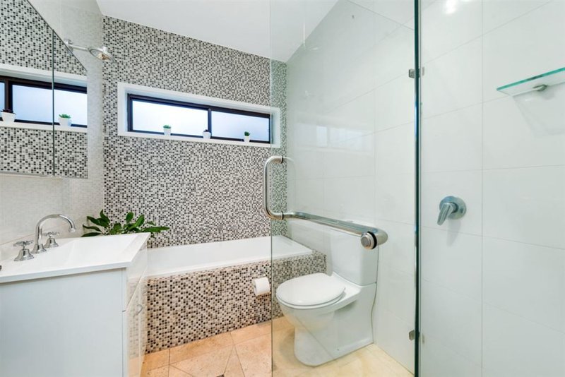 Photo - 7 Nowland Street, Seven Hills NSW 2147 - Image 8