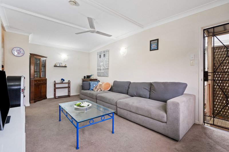 Photo - 7 Oakland Avenue, Woodridge QLD 4114 - Image 4