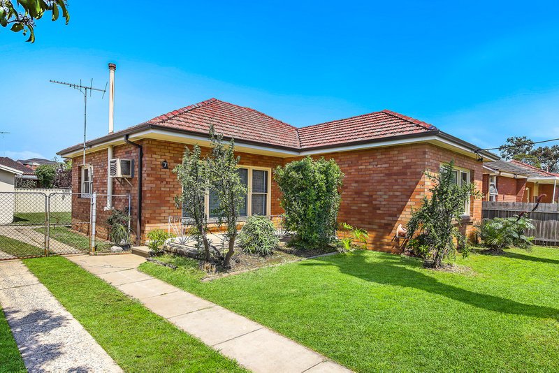 7 Ogmore Court, Bankstown NSW 2200