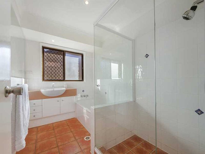 Photo - 7 Oleander Place, Robina QLD 4226 - Image 13