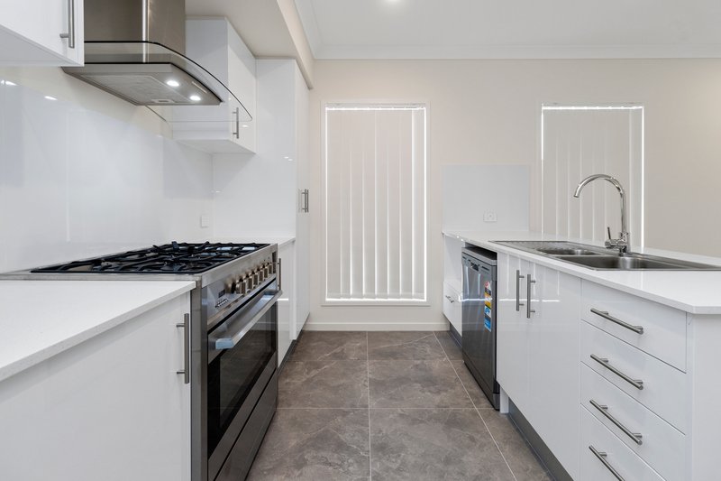 Photo - 7 Olearia Street, Morayfield QLD 4506 - Image 3