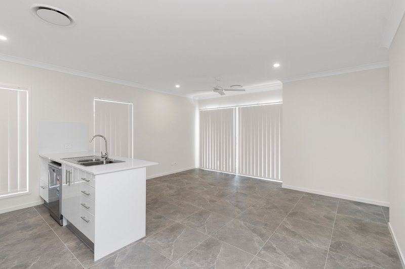 Photo - 7 Olearia Street, Morayfield QLD 4506 - Image 4