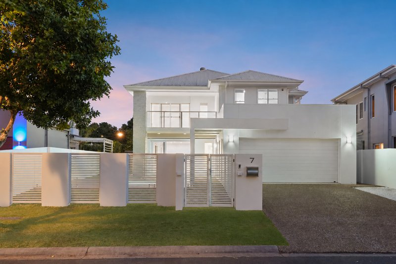 Photo - 7 Onshore Place, Helensvale QLD 4212 - Image 3