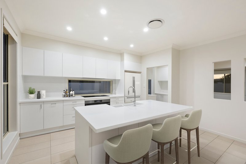 Photo - 7 Onshore Place, Helensvale QLD 4212 - Image 6