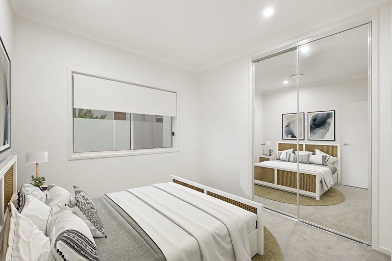 Photo - 7 Onshore Place, Helensvale QLD 4212 - Image 17