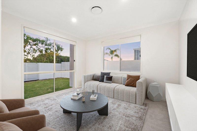 Photo - 7 Onshore Place, Helensvale QLD 4212 - Image 22