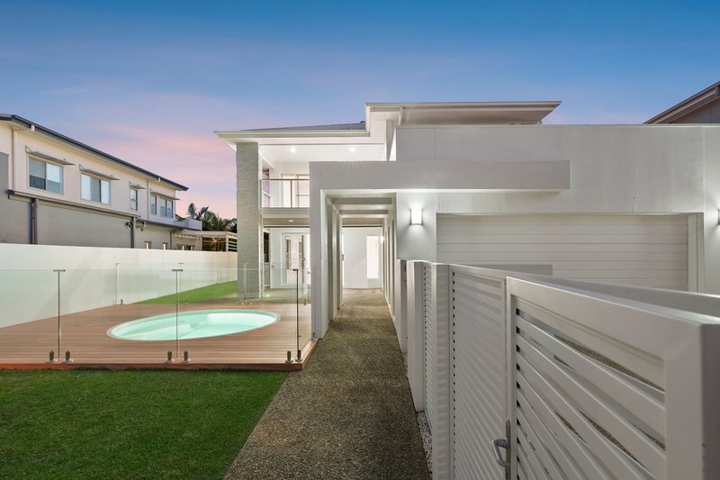 Photo - 7 Onshore Place, Helensvale QLD 4212 - Image 23