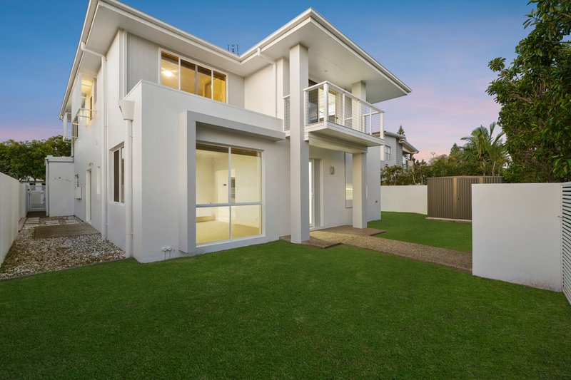Photo - 7 Onshore Place, Helensvale QLD 4212 - Image 29