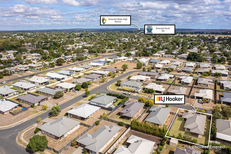 Photo - 7 Onyx Street, Emerald QLD 4720 - Image 1