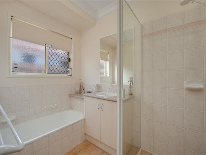 Photo - 7 Opaline Close, Brinsmead QLD 4870 - Image 11