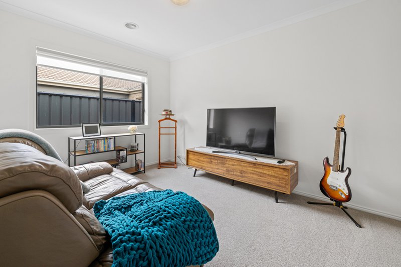 Photo - 7 Opperman Place, Point Cook VIC 3030 - Image 7