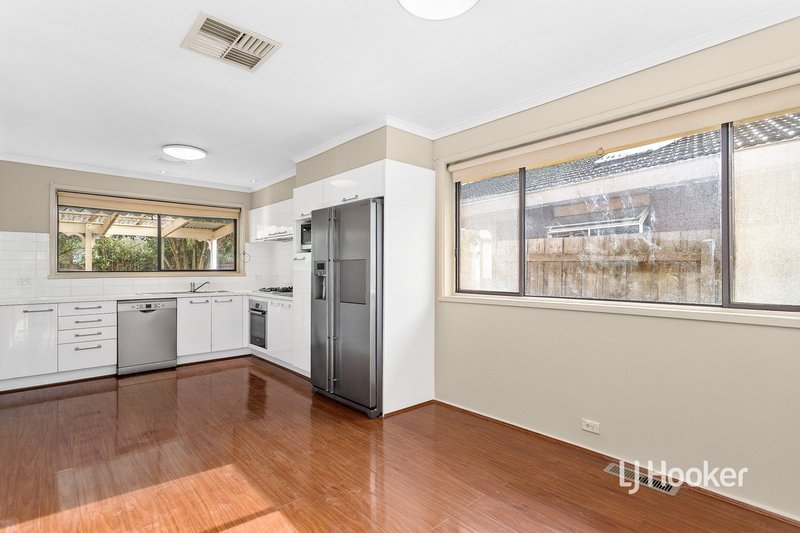 Photo - 7 Oppy Crescent, Hoppers Crossing VIC 3029 - Image 2