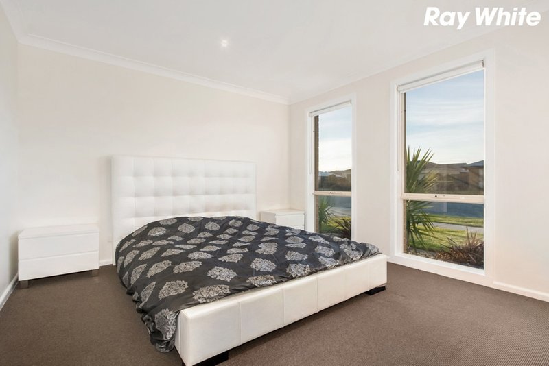 Photo - 7 Orchard Valley Avenue, Pakenham VIC 3810 - Image 2