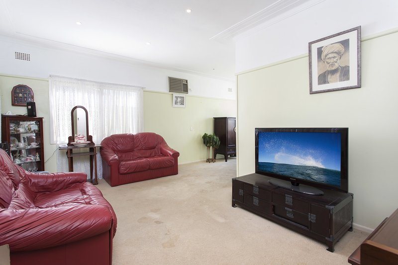 Photo - 7 Ordak Avenue, Gymea Bay NSW 2227 - Image 4