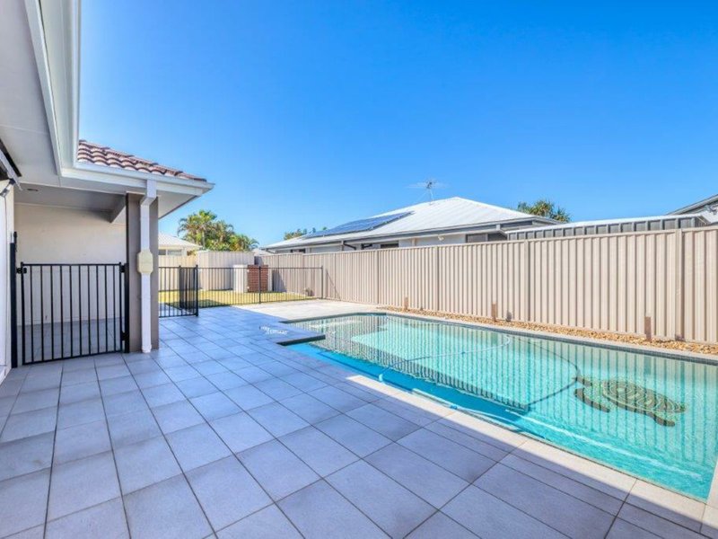 Photo - 7 Oriole Close, Banksia Beach QLD 4507 - Image 18