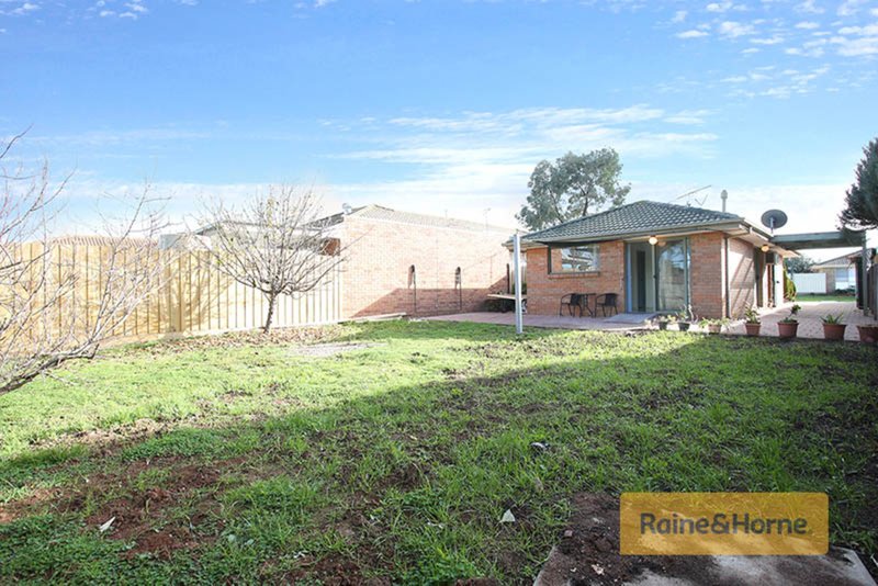 Photo - 7 Ormond Rise, Roxburgh Park VIC 3064 - Image 9