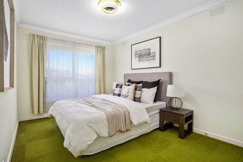 Photo - 7 Owens Avenue, Glen Waverley VIC 3150 - Image 6