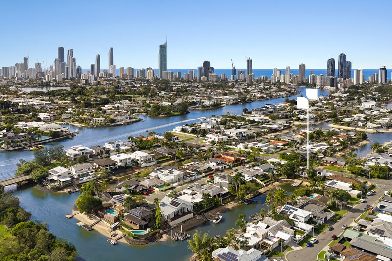 Photo - 7 Pacific Boulevard, Broadbeach Waters QLD 4218 - Image 4