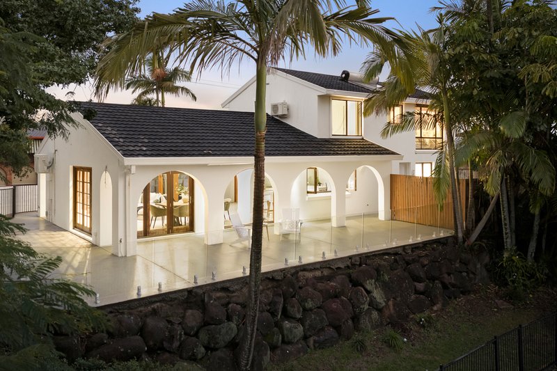 Photo - 7 Pacific Boulevard, Broadbeach Waters QLD 4218 - Image 5