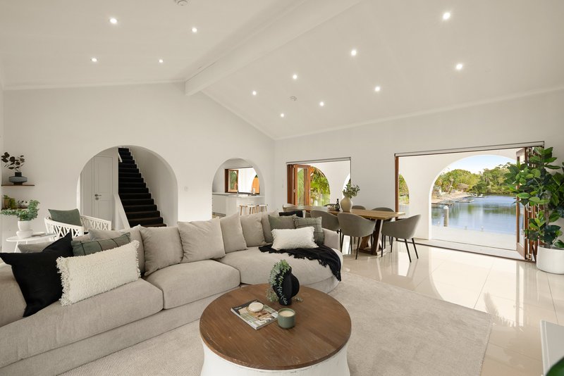 Photo - 7 Pacific Boulevard, Broadbeach Waters QLD 4218 - Image 6