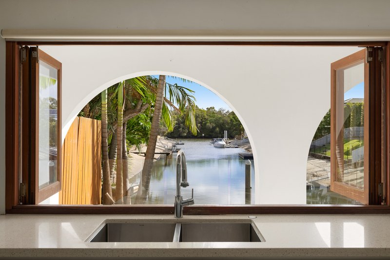 Photo - 7 Pacific Boulevard, Broadbeach Waters QLD 4218 - Image 11
