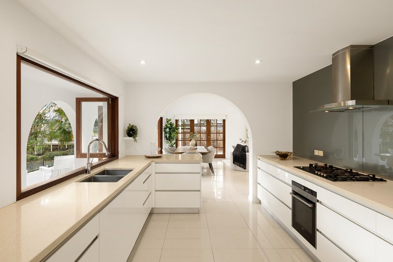 Photo - 7 Pacific Boulevard, Broadbeach Waters QLD 4218 - Image 12