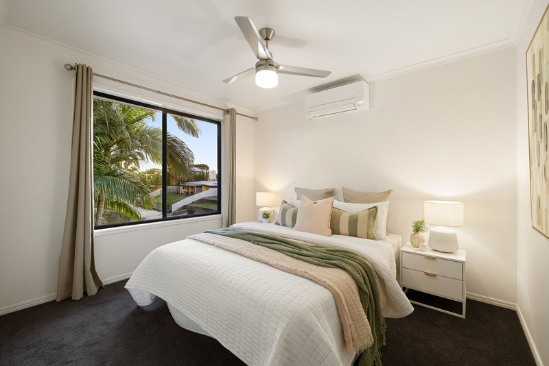 Photo - 7 Pacific Boulevard, Broadbeach Waters QLD 4218 - Image 15
