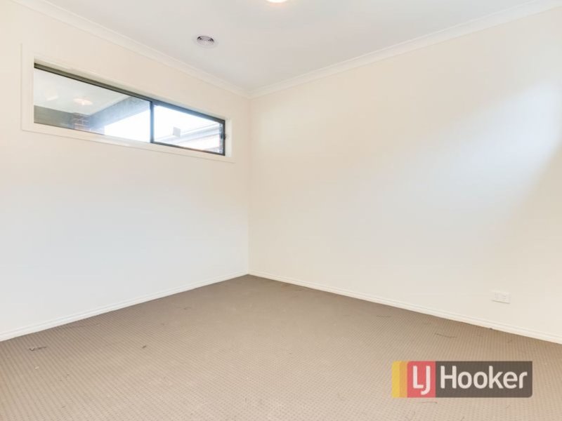 Photo - 7 Palomino Avenue, Clyde North VIC 3978 - Image 9