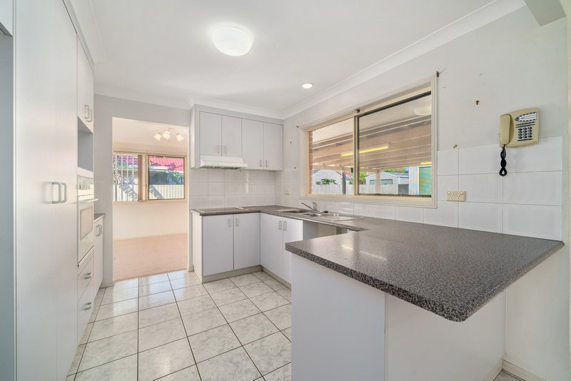 Photo - 7 Paperbark Street, Murrumba Downs QLD 4503 - Image 4