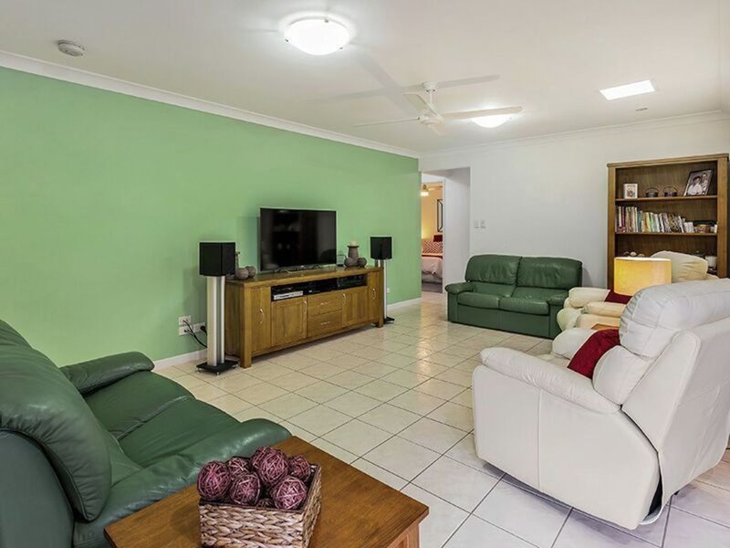 Photo - 7 Pardalote Place, Cashmere QLD 4500 - Image 6