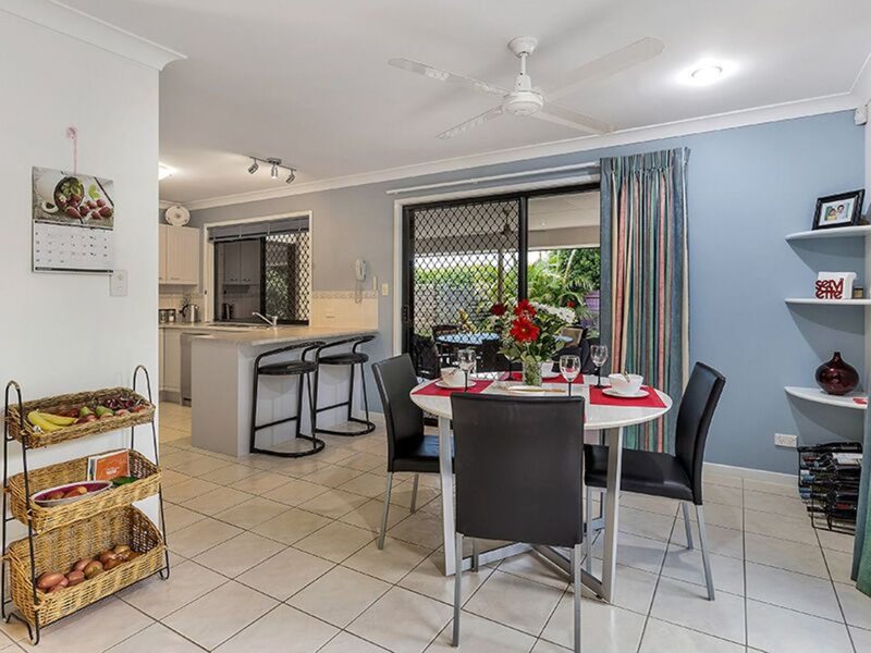 Photo - 7 Pardalote Place, Cashmere QLD 4500 - Image 7