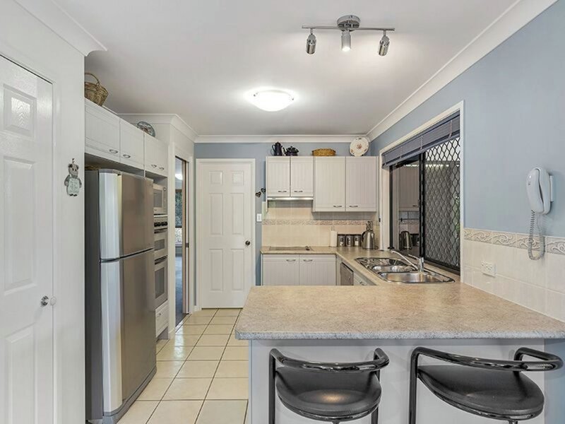 Photo - 7 Pardalote Place, Cashmere QLD 4500 - Image 8